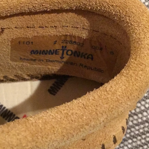 Minnetonka Baby Infant Braid Bootie moccasin | Size 2 - Picture 7 of 8